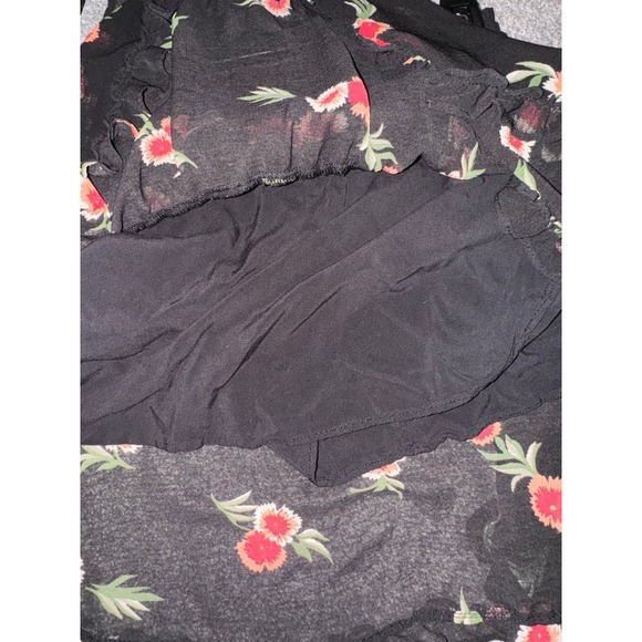 Urban‎ Outfitters Black Floral Skirt - Picture 3 of 5